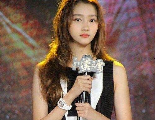 关晓彤鹿晗最新爆料图片,甜蜜瞬间曝光，恋情升温引热议